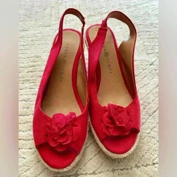 Karen Scott red sandals. Size 8 - Picture 1 of 7